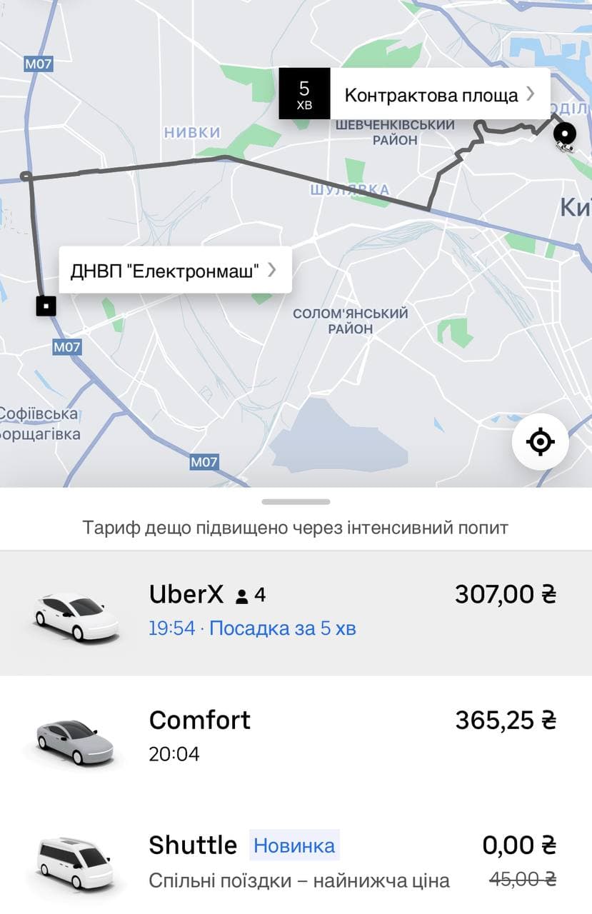 Киев застыл в предпраздничных пробках, а таксисты взвинтили цены (карта)