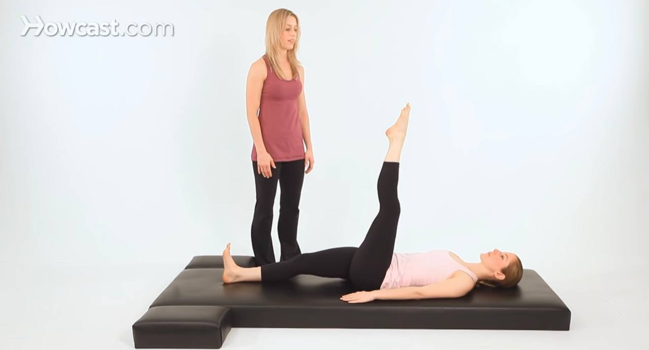 Пилатес укрепляет мышцы пресса: 5 эффективных и полезных упражнений для тела