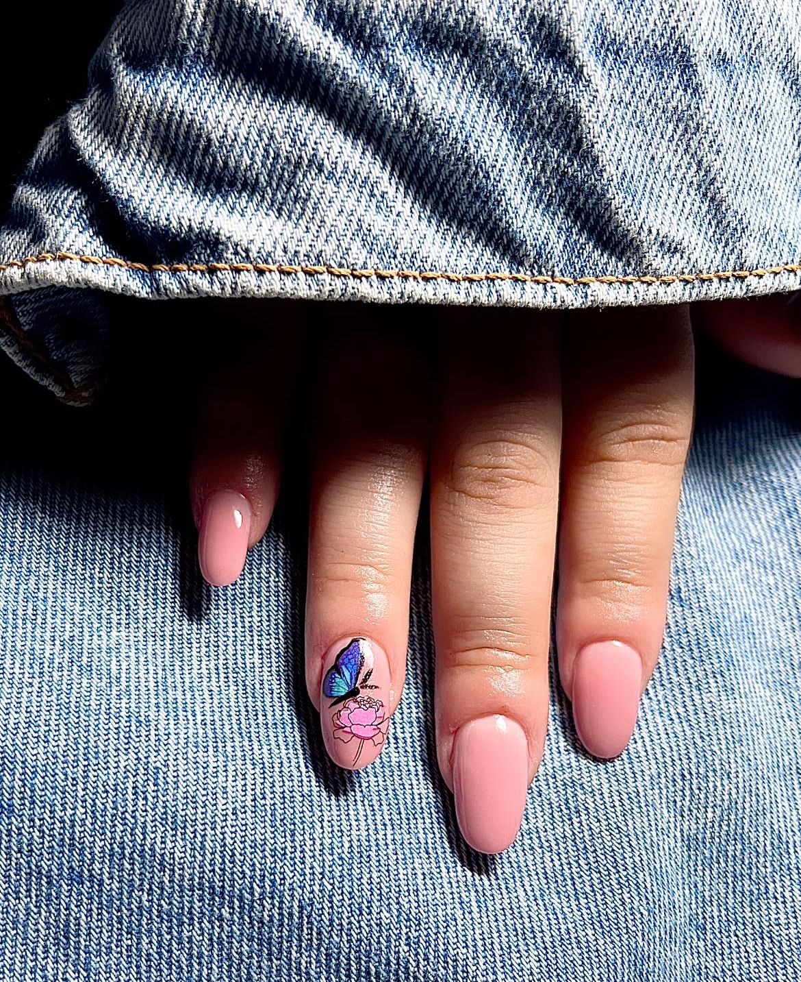 Какой маникюр сделать на 1 сентября: идеи модных ногтей для девочек в школу