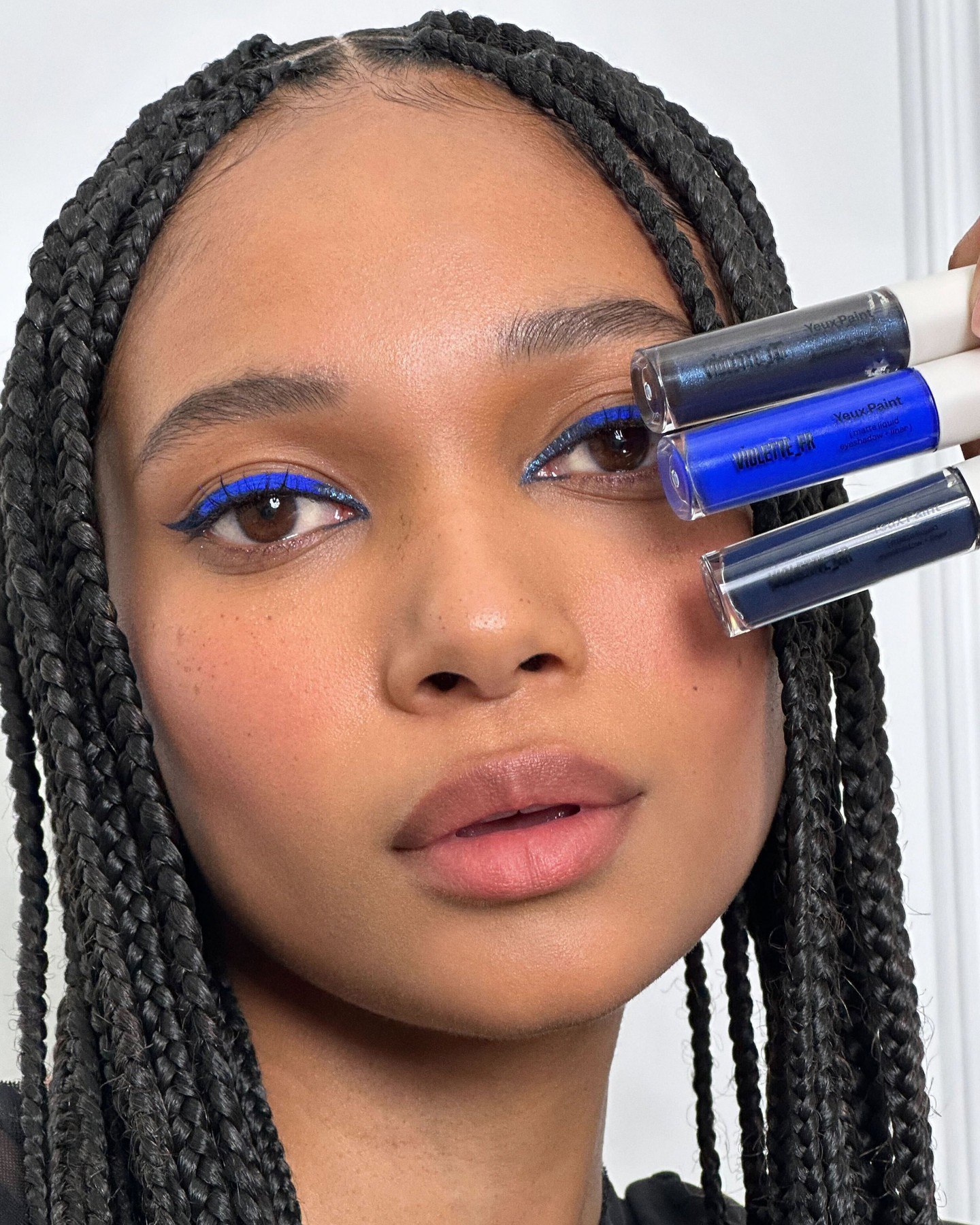 Рожева помада та яскраві тіні: які тренди макіяжу 80-х повернуться в моду восени 2024 року