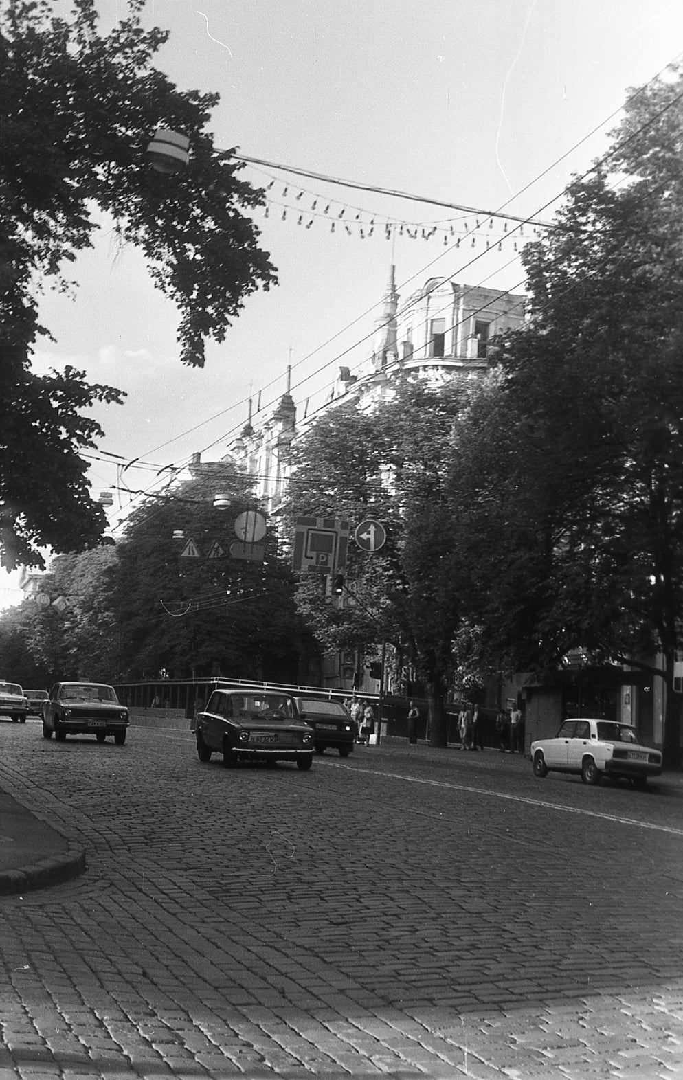 Дивіться, як змінювався Київ протягом 30 років: знакові місця на яскравих фото