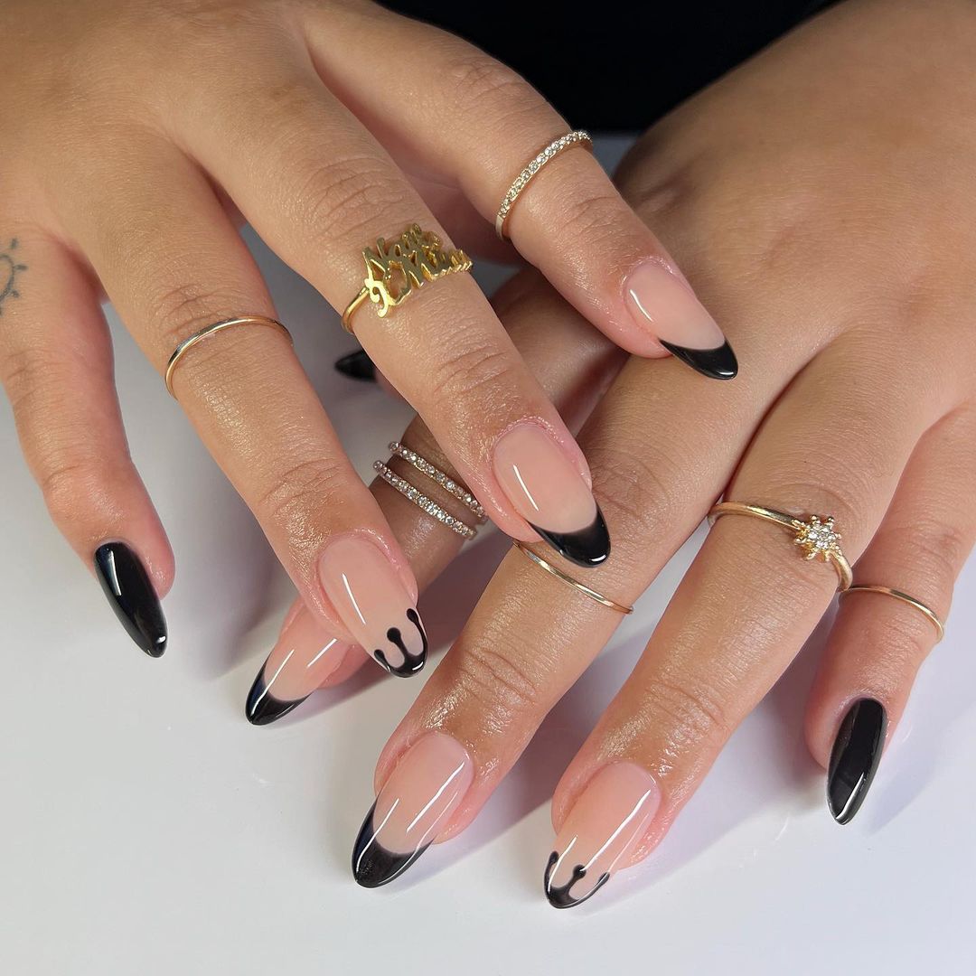 Оригинальные идеи маникюра на Хэллоуин-2024: какие дизайны в тренде