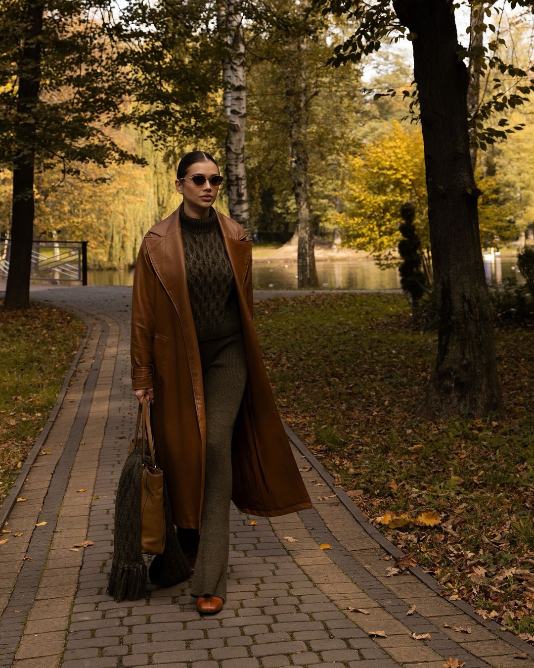 Кожаное пальто и тренч: какую верхнюю одежду выбирают Огневич, Мирошниченко и Саша Бо