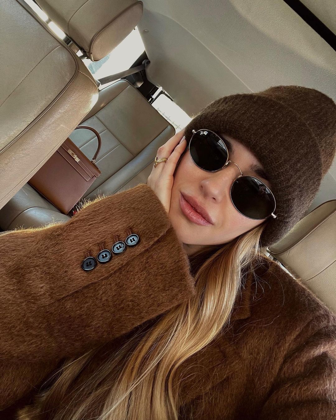 Как модно одеваться зимой: топ-5 трендовых вещей, которые следует добавить в свой гардероб в 2025 году