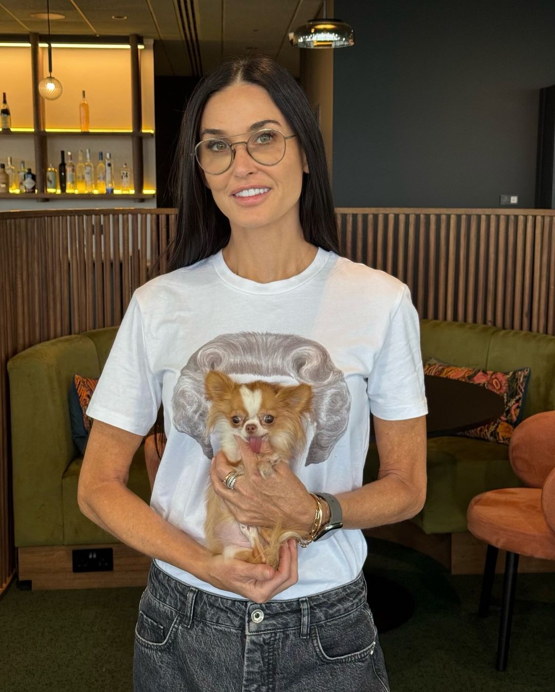 Она бросила спортзал. Какие упражнения делает 62-летняя Деми Мур, которая выглядит максимум на 40 лет