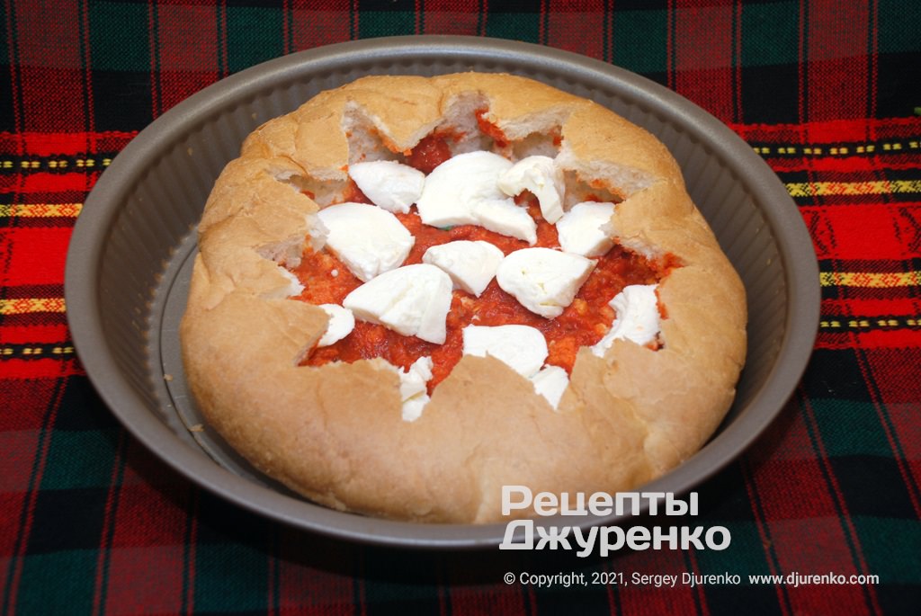 Кулінар дав рецепт простої піци з хліба: готується за 10 хвилин!