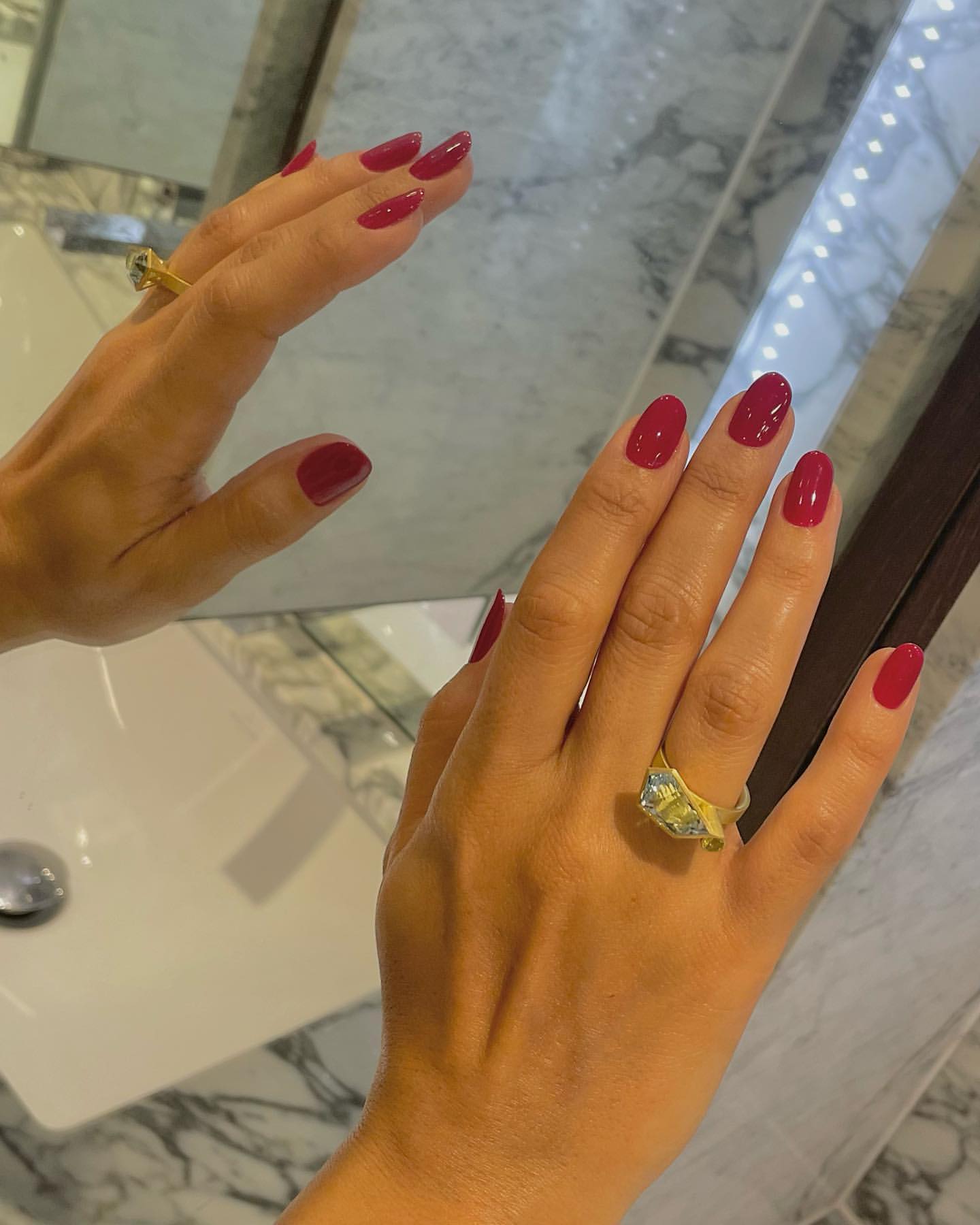 7 идей маникюра на январь 2025: чем заменить новогоднюю тематику