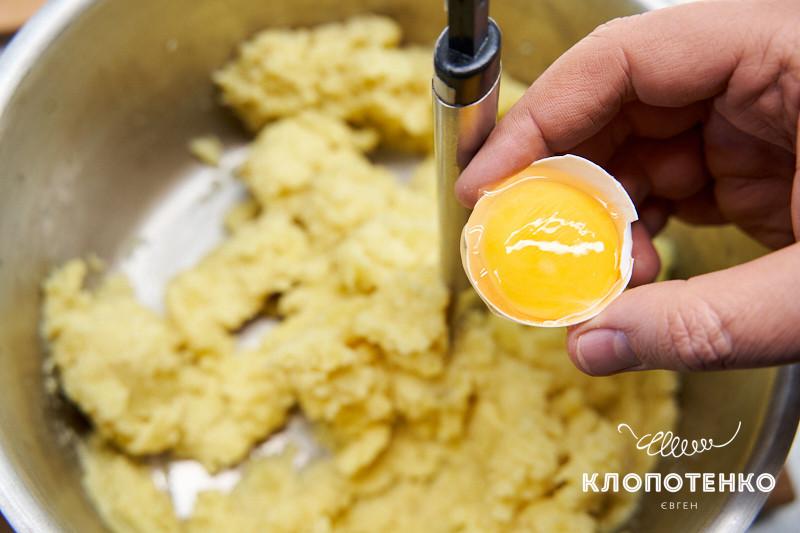 Клопотенко показав, як просто і швидко спекти справжній пастуший пиріг