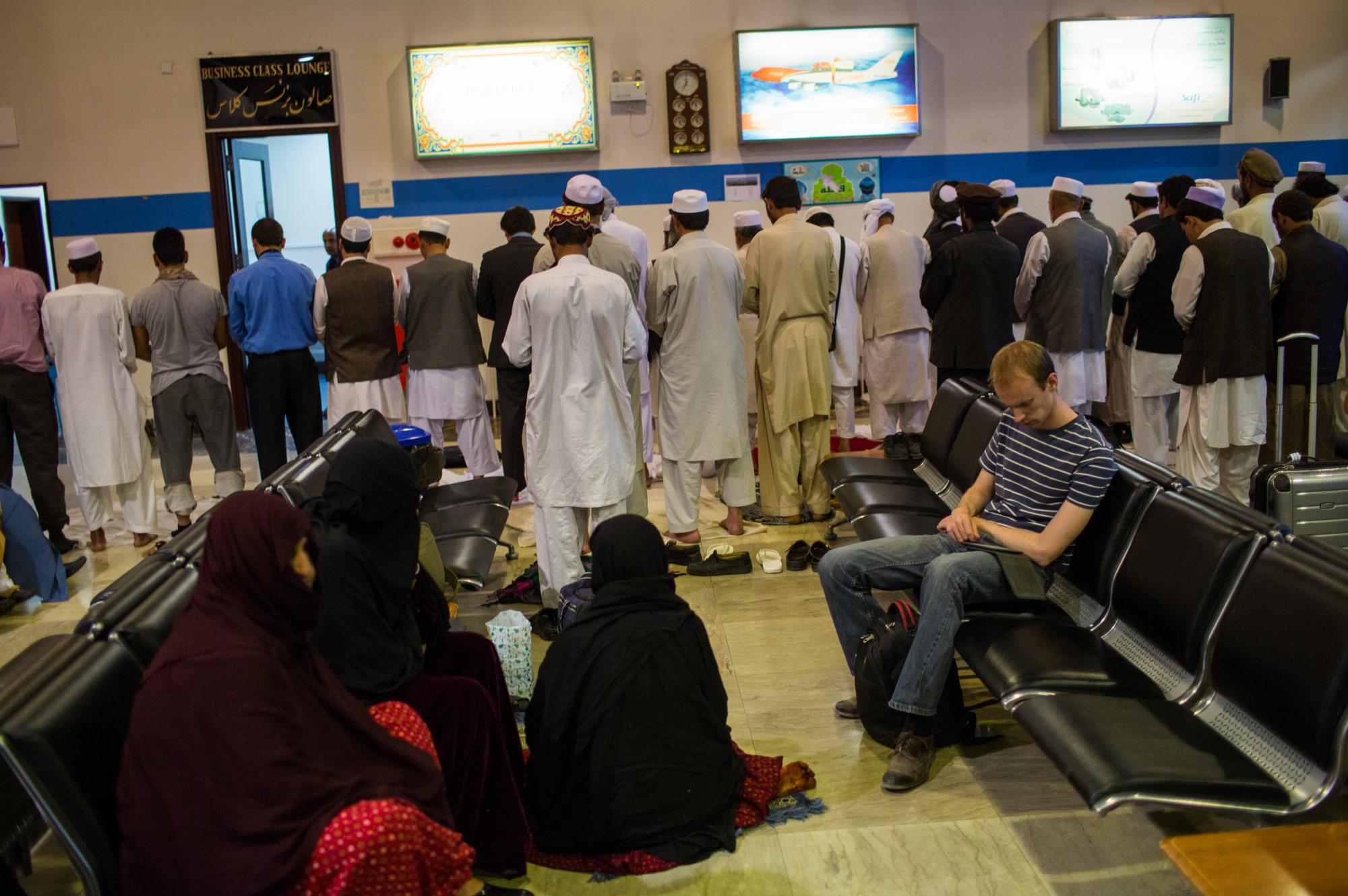 &quot;Талибан&quot; и шариат: почему люди так быстро пытаются покинуть Афганистан