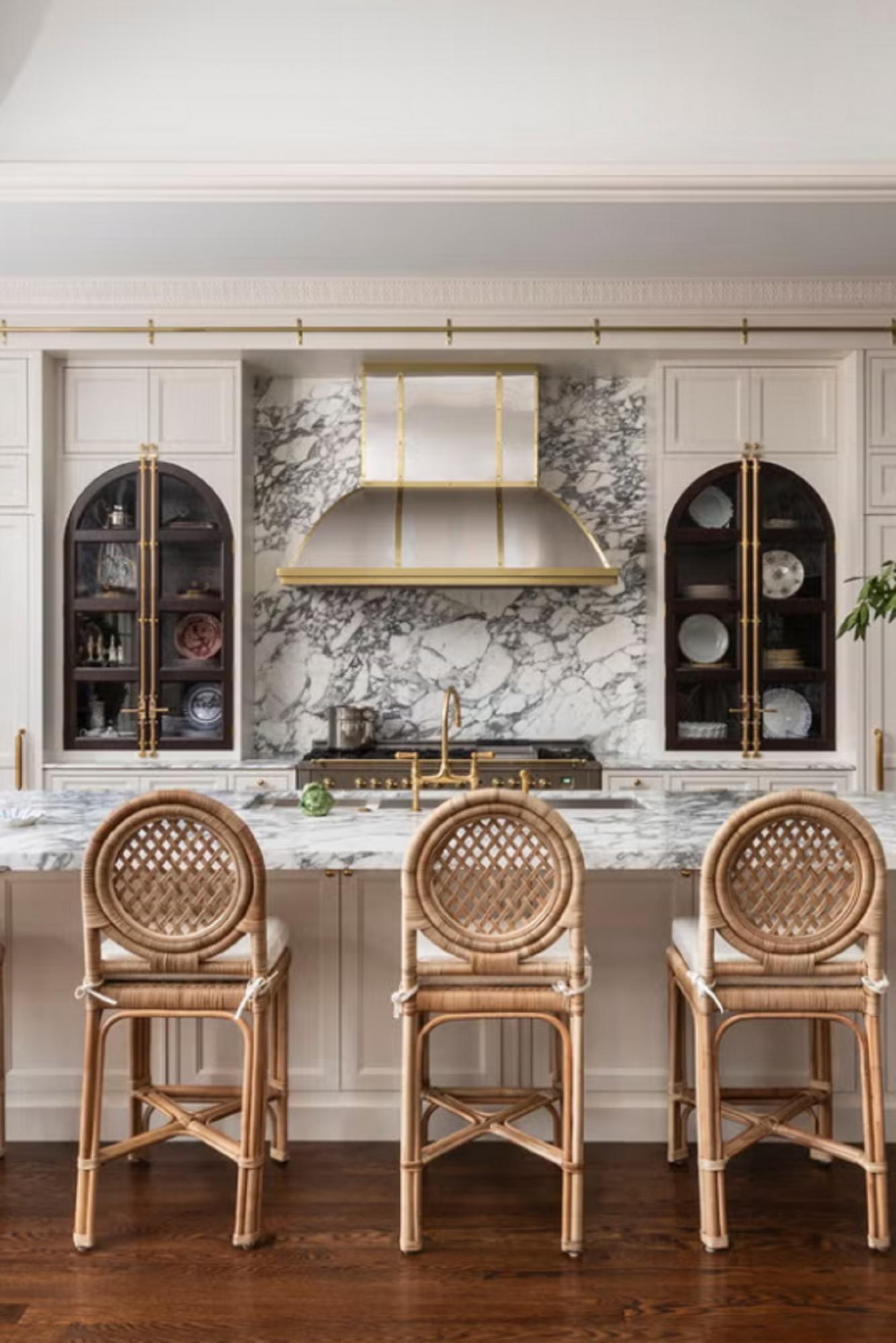 15 ідеальних кольорів фарби для кухонних шаф, які ніколи не виходять з моди