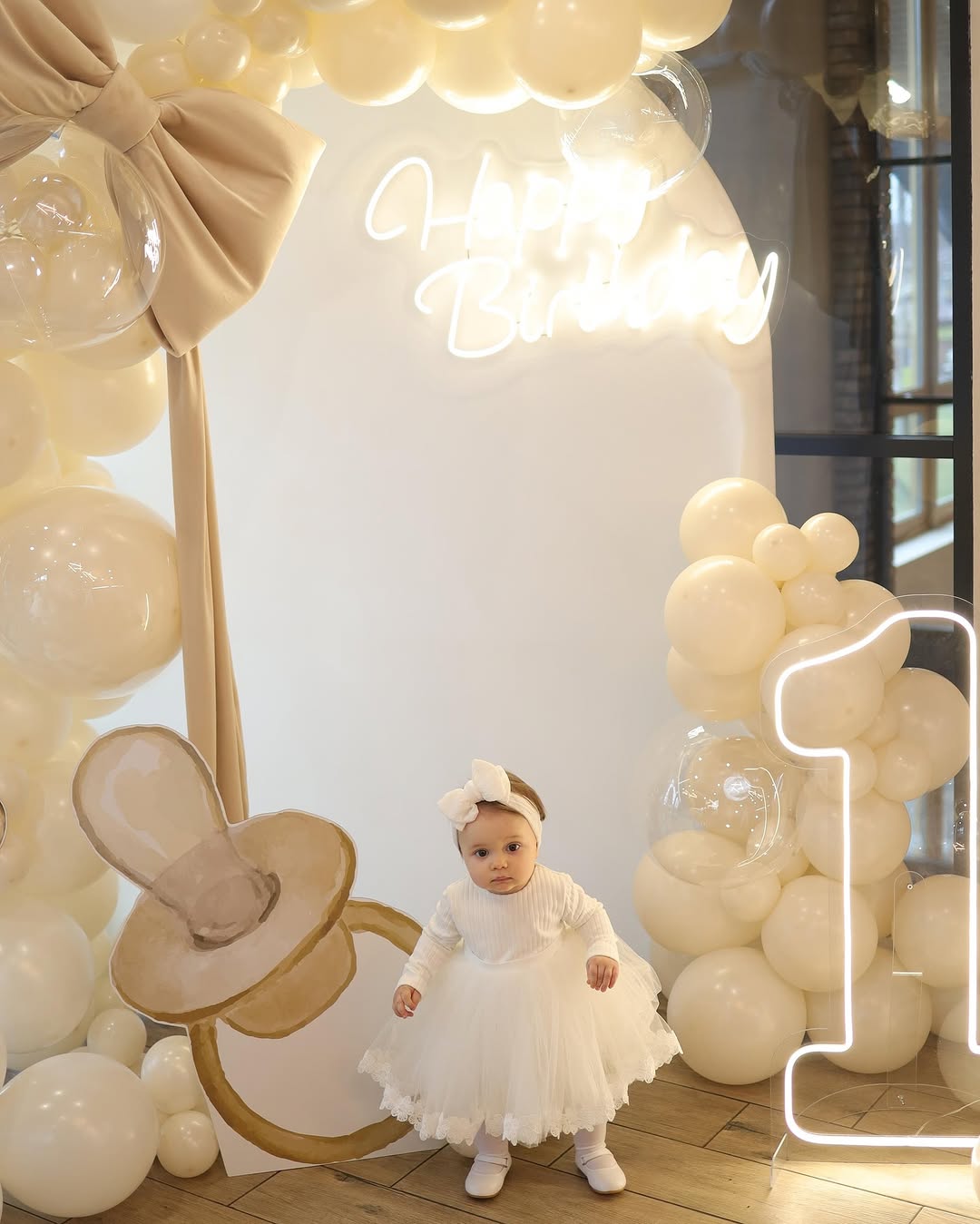 Огромный торт и корона: Лилия Ребрик устроила пышный праздник для самой маленькой дочери