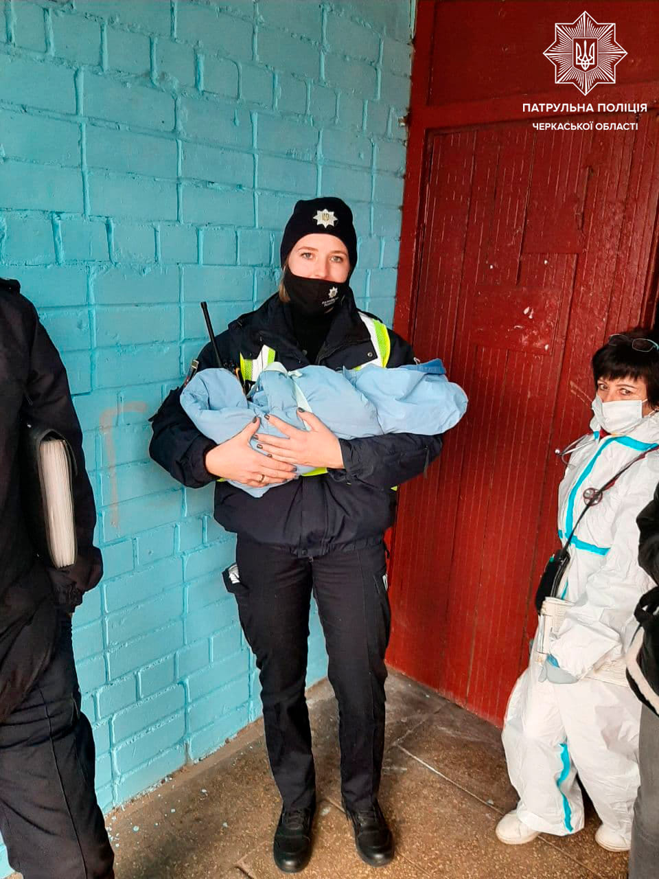 У Черкасах горе-мати заснула на новонародженому: дитину ледве врятували (фото)
