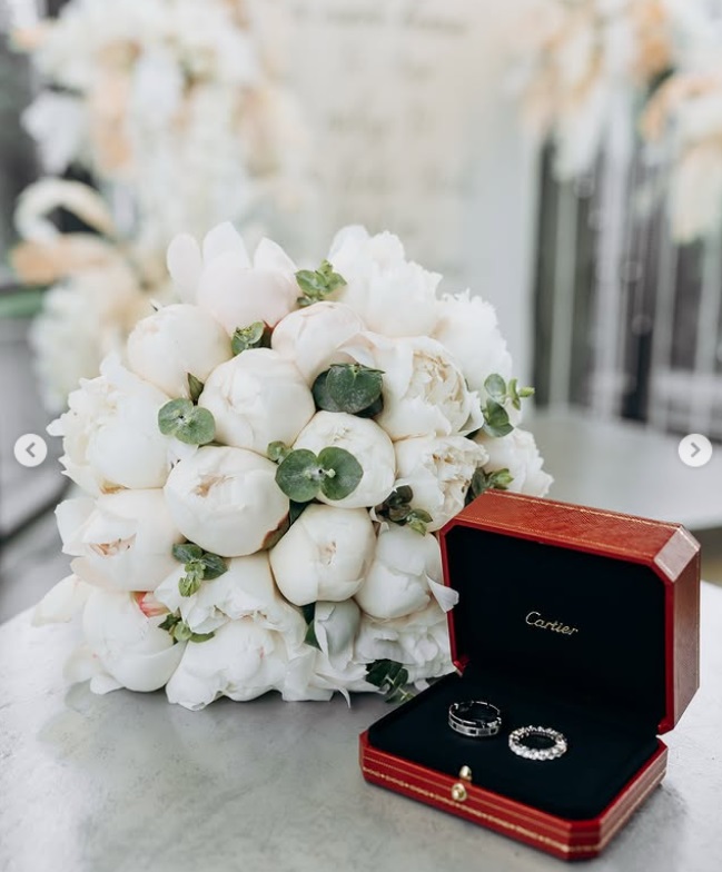 Звезда "Холостяка" показала новые фото свадьбы и заинтриговала сеть: "Это что Терен?"