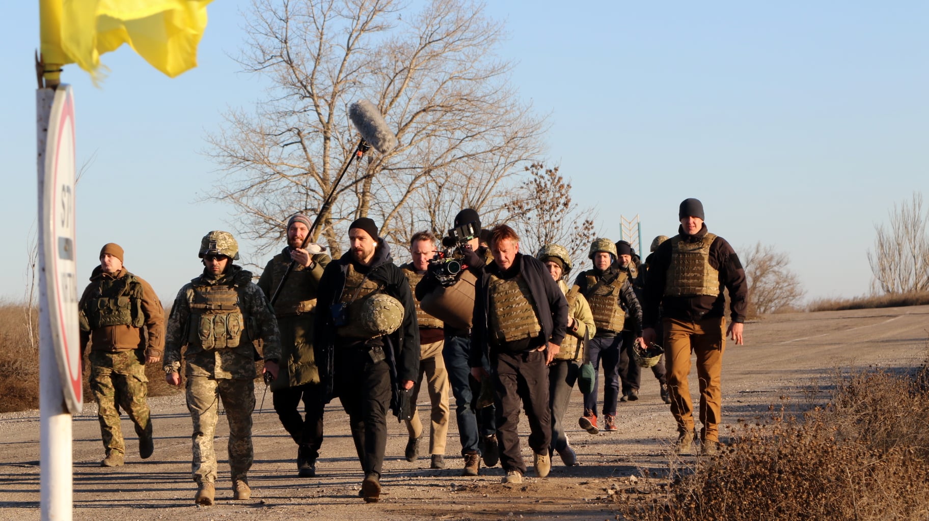 Шонн Пенн побував на Донбасі: побачив наслідки російської агресії своїми очима (фото)