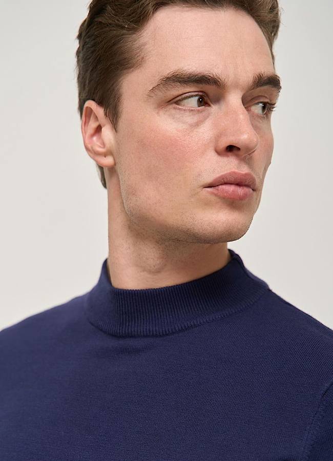 Військовий ЗСУ Назар Грабар змінив комуфляж на цивільний одяг і став обличчям українського бренду