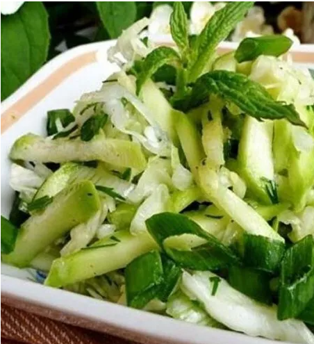 Какие салаты из капусты необходимо есть зимой: содержат много витаминов и полезных веществ