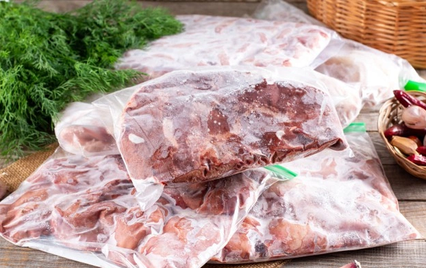 Як правильно і швидко розморозити м'ясо: дієві способи від експертів