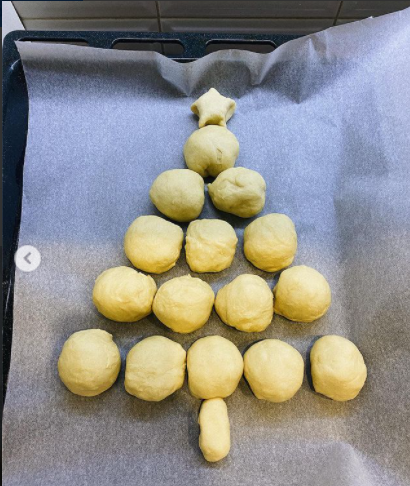 Чем можно заменить хлеб на новогоднем застолье: интересная идея, которая понравится всем