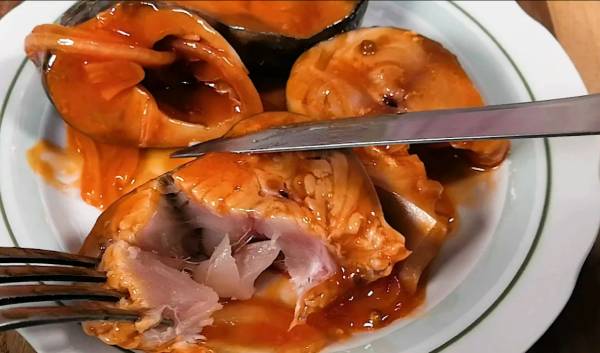 У такому маринаді скумбрія завжди буде смачною, а оселедець - ще смачнішним