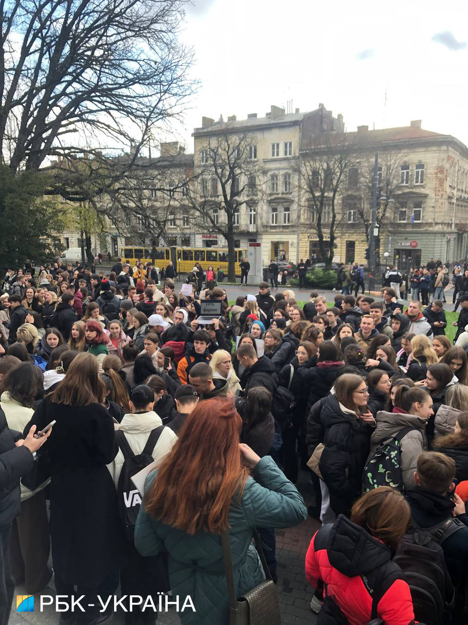 &quot;Освіта без комуністів&quot;. У Львові великий мітинг проти Фаріон, тисячі студентів вийшли на вулицю