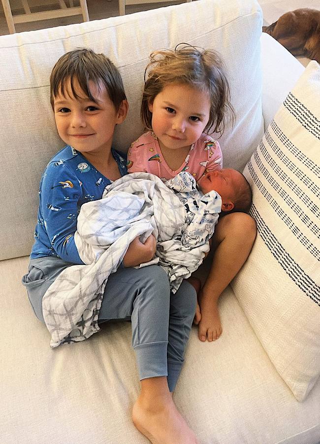 Звезда культового сериала "Дневники вампира" показала, как выглядит ее новорожденный малыш