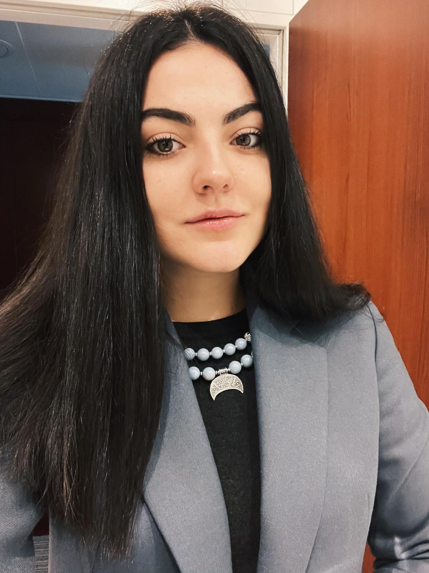 Подивіться на ці фото сильних українок, які допомагають, захищають і оберігають нашу країну