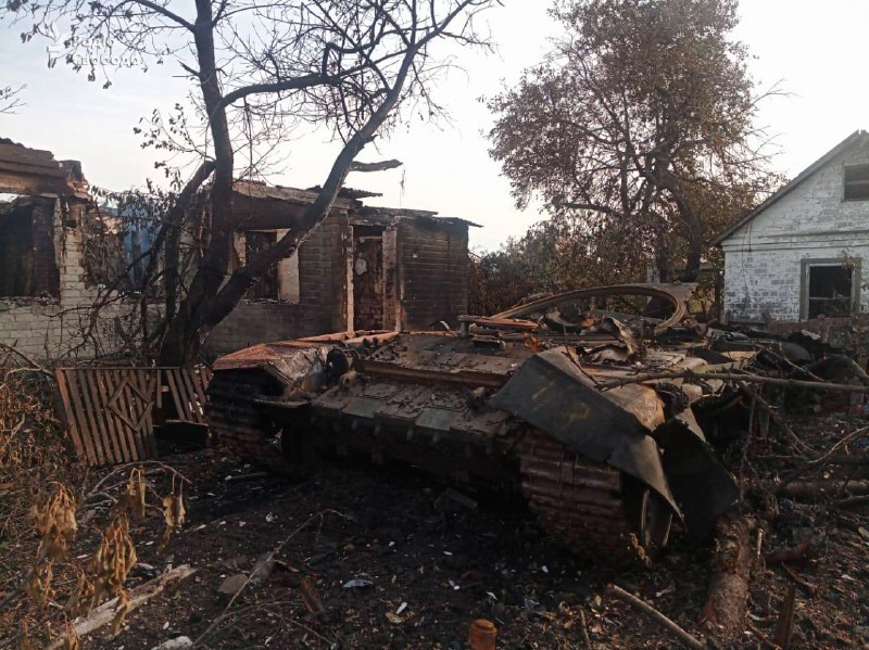 Оккупанты побросали награбленные Житомирские носки, убегая из Лимана (фото)