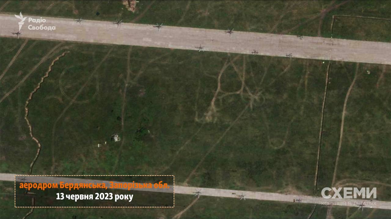 РФ перебросила на аэродром Бердянска 20 вертолетов (спутниковые снимки)