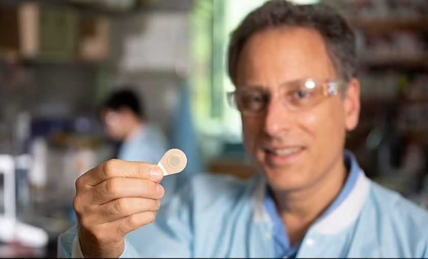 Вчені винайшли пластир, яким можна робити татуювання за лічені хвилини: як він виглядає