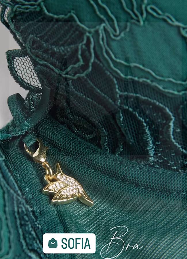 Дженніфер Лопес у смарагдовій білизні похизувалась стрункою талією: неймовірні фото