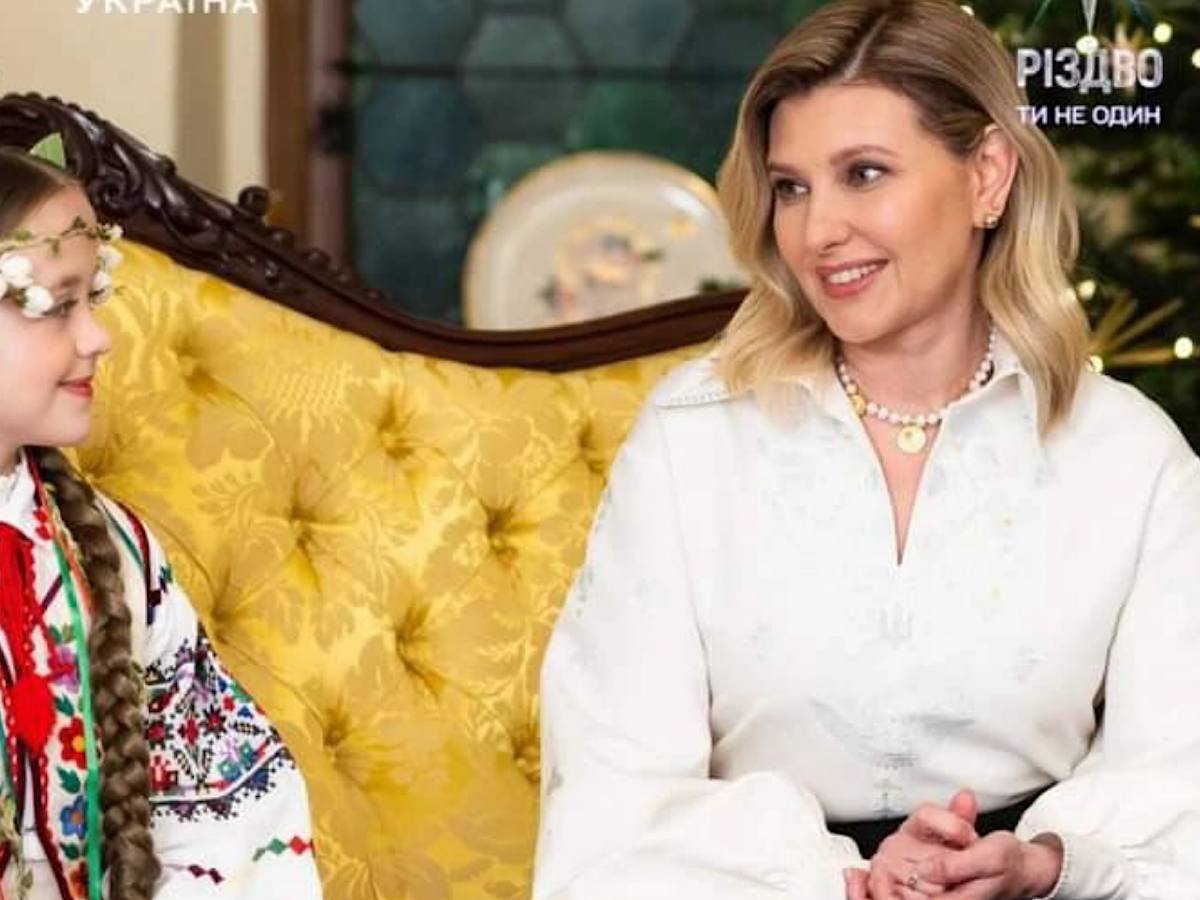 Елена Зеленская в нежном наряде поздравила украинцев с Рождеством