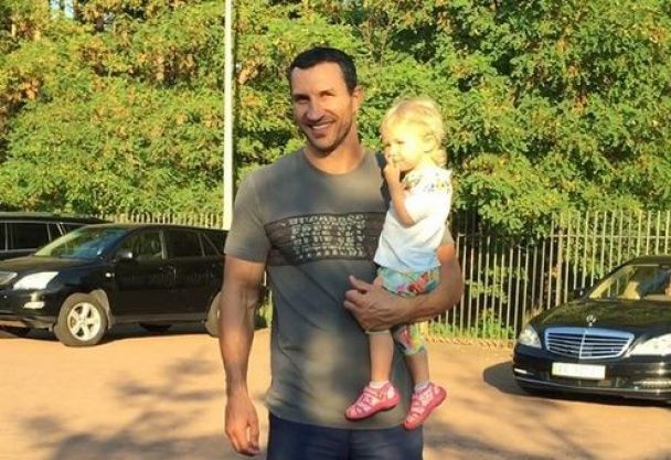 Экс-невеста Кличко поделилась редкими подробностями жизни их 9-летней дочери