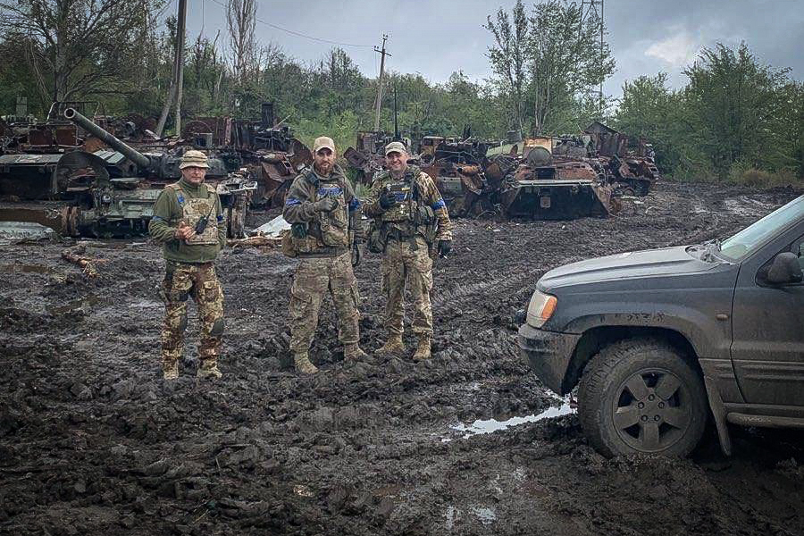 Выжил после 23 ранений и снова учится ходить: героическая история украинского нацгвардейца (фото и видео)