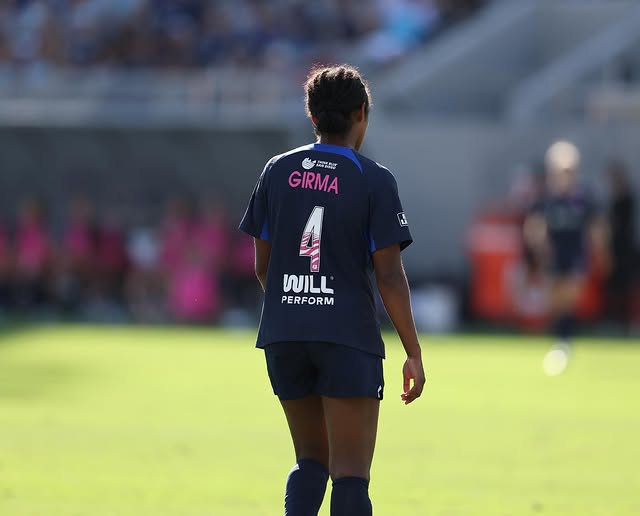 Как выглядит и что публикует в соцсетях Наоми Гирма, которая стала самой дорогой футболисткой в истории