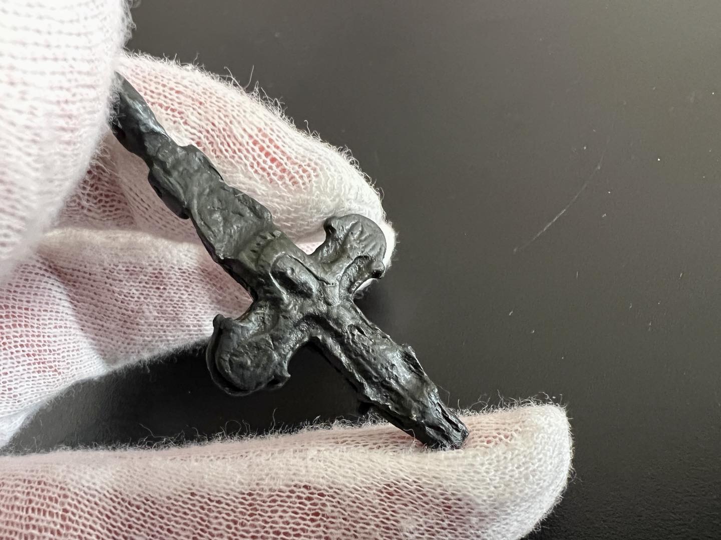 Икону XIX века и крестики времен Киевской Руси пытались незаконно вывезти из Украины (фото)