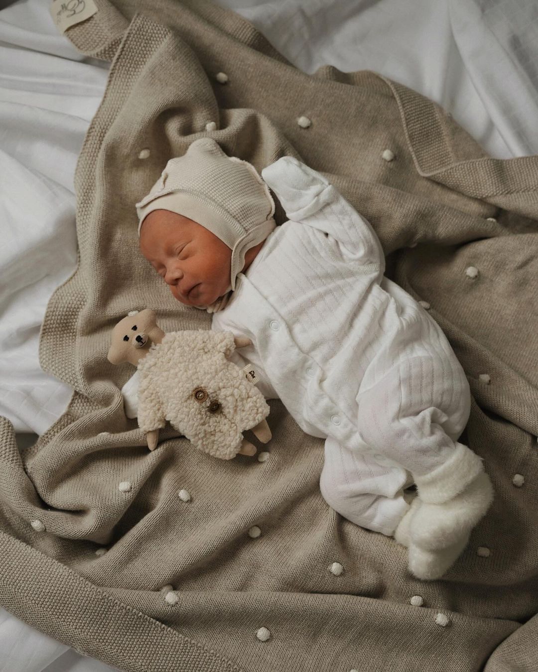 Украинская блогерша-миллионница Саша Бо в третий раз стала мамой: трогательные фото