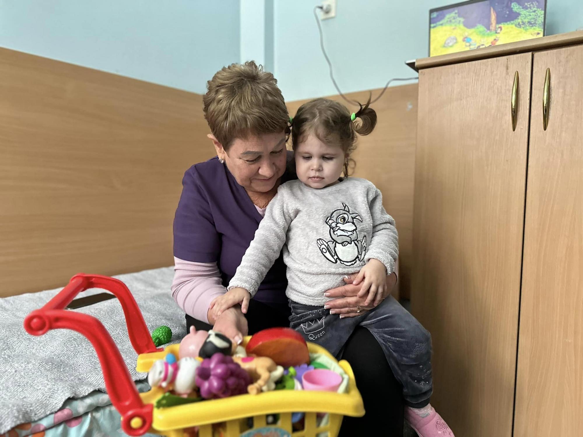 З народження у реанімації, а за кордоном лікувати відмовилися: у Києві врятували маленьку Мілану