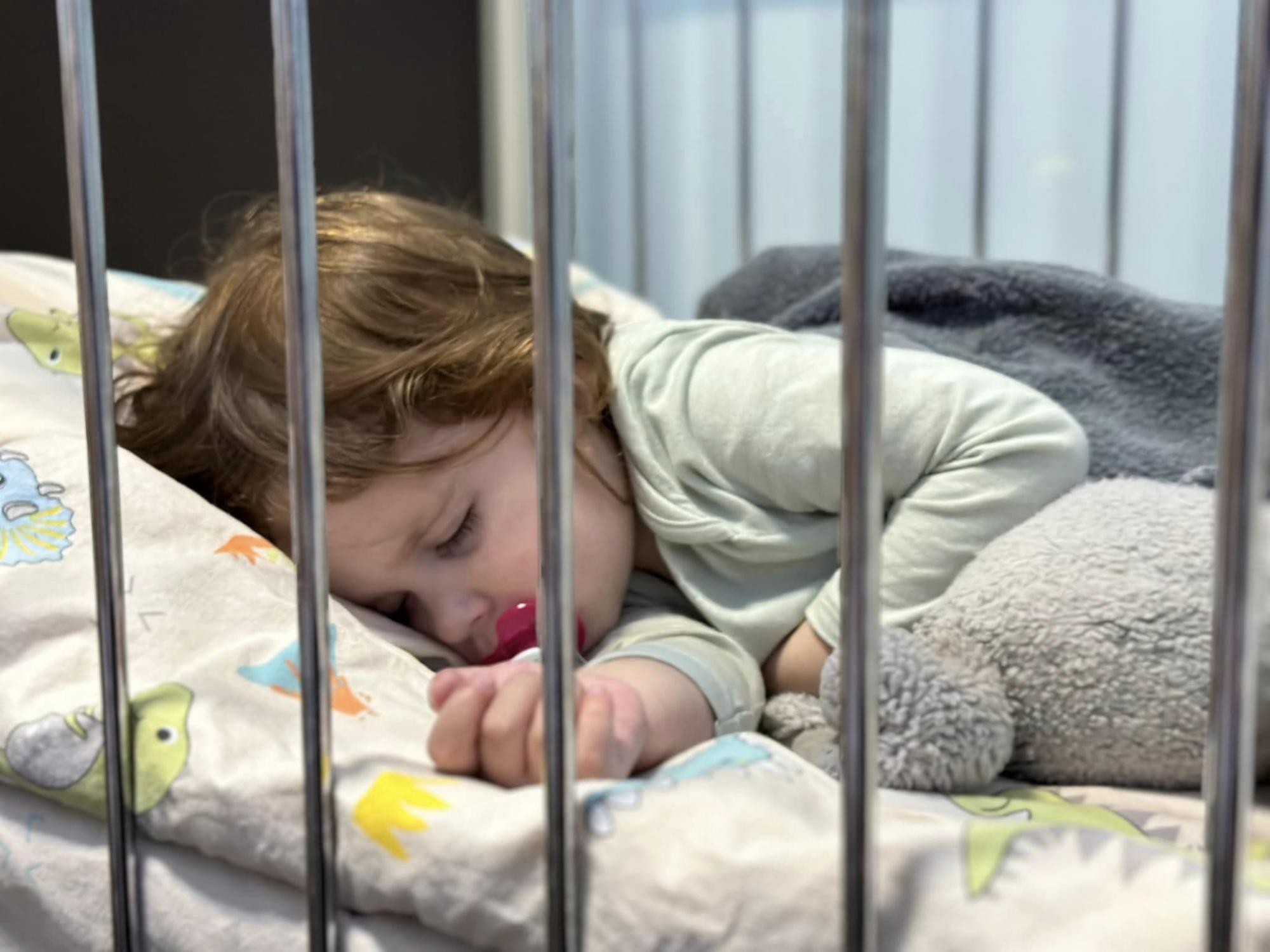 З народження у реанімації, а за кордоном лікувати відмовилися: у Києві врятували маленьку Мілану