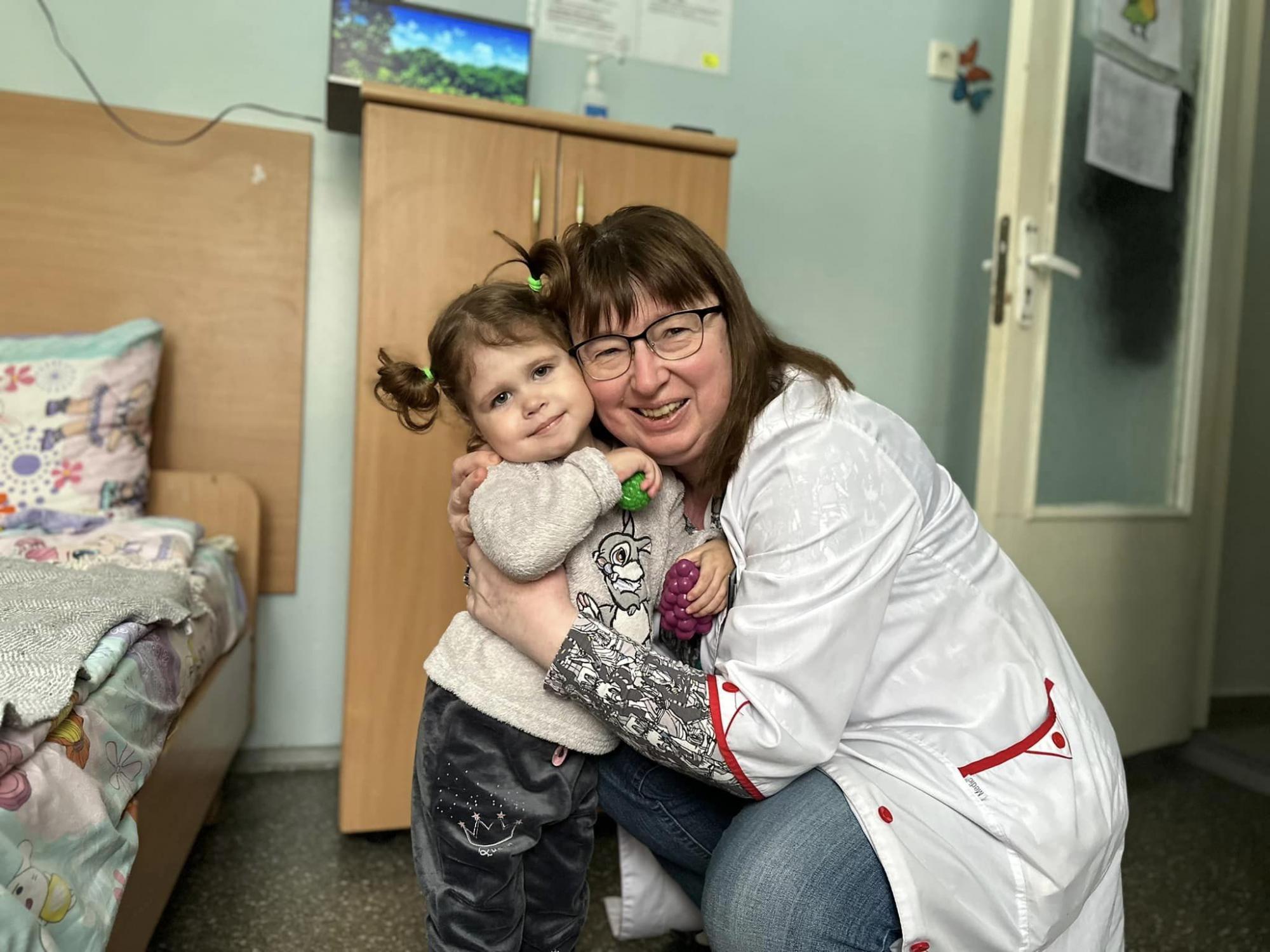 З народження у реанімації, а за кордоном лікувати відмовилися: у Києві врятували маленьку Мілану