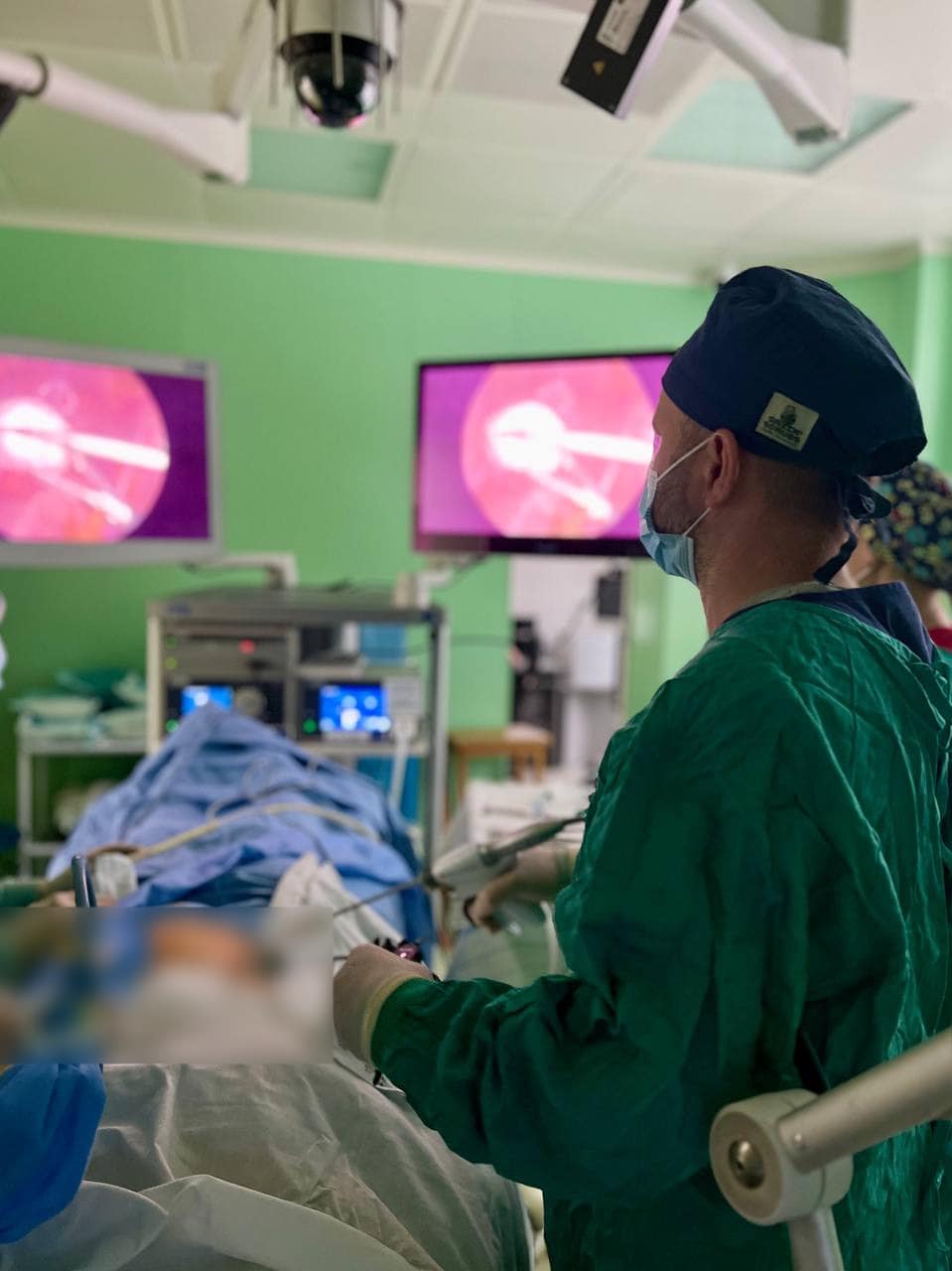 Не могла сходить в туалет 10 дней: в Киеве спасли девушку со сложной патологией