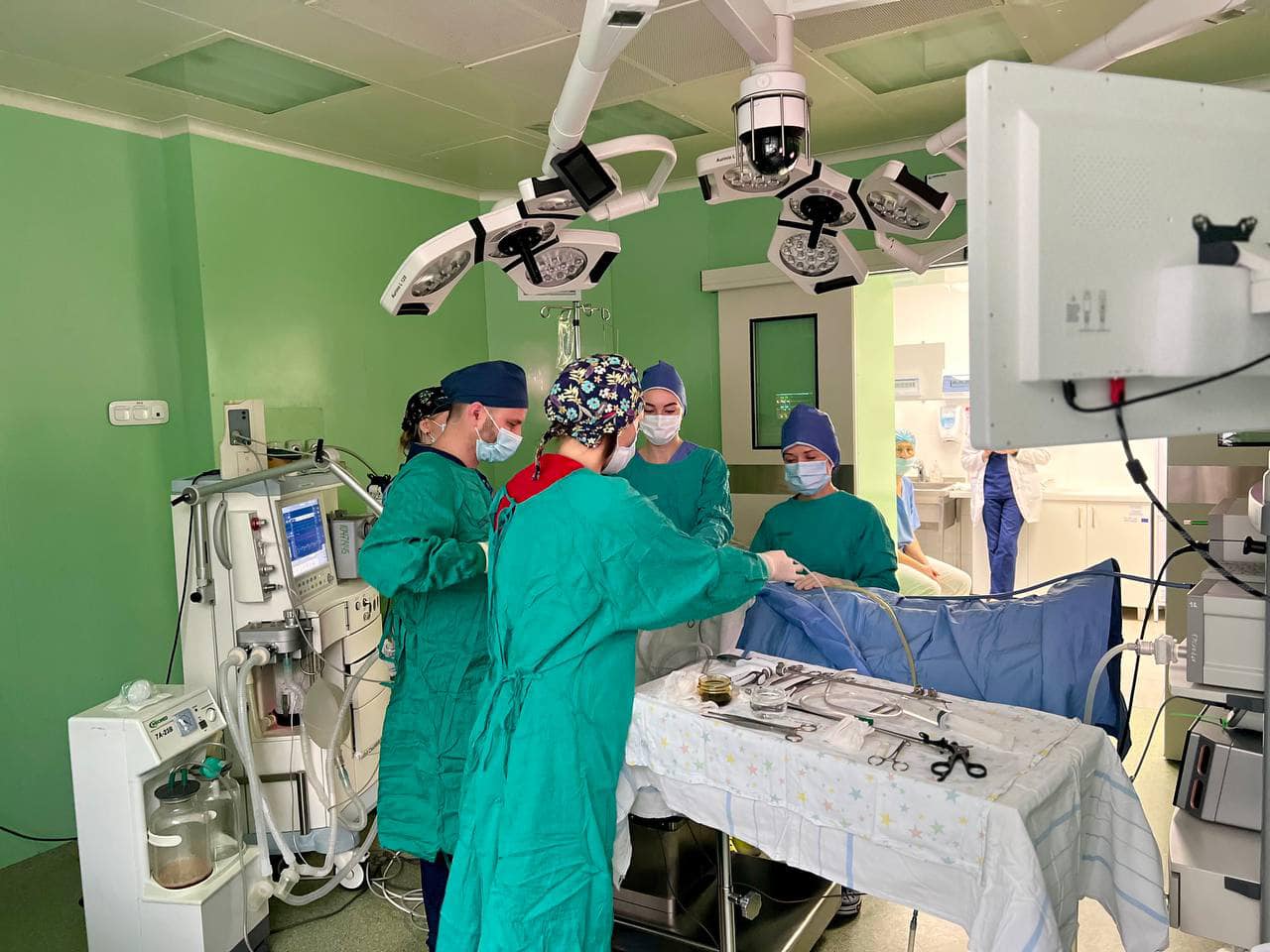 Не могла сходить в туалет 10 дней: в Киеве спасли девушку со сложной патологией