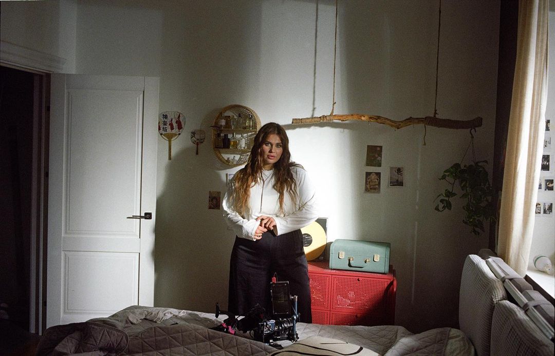 Солістка KAZKA показала свого нареченого у чуттєвому відео