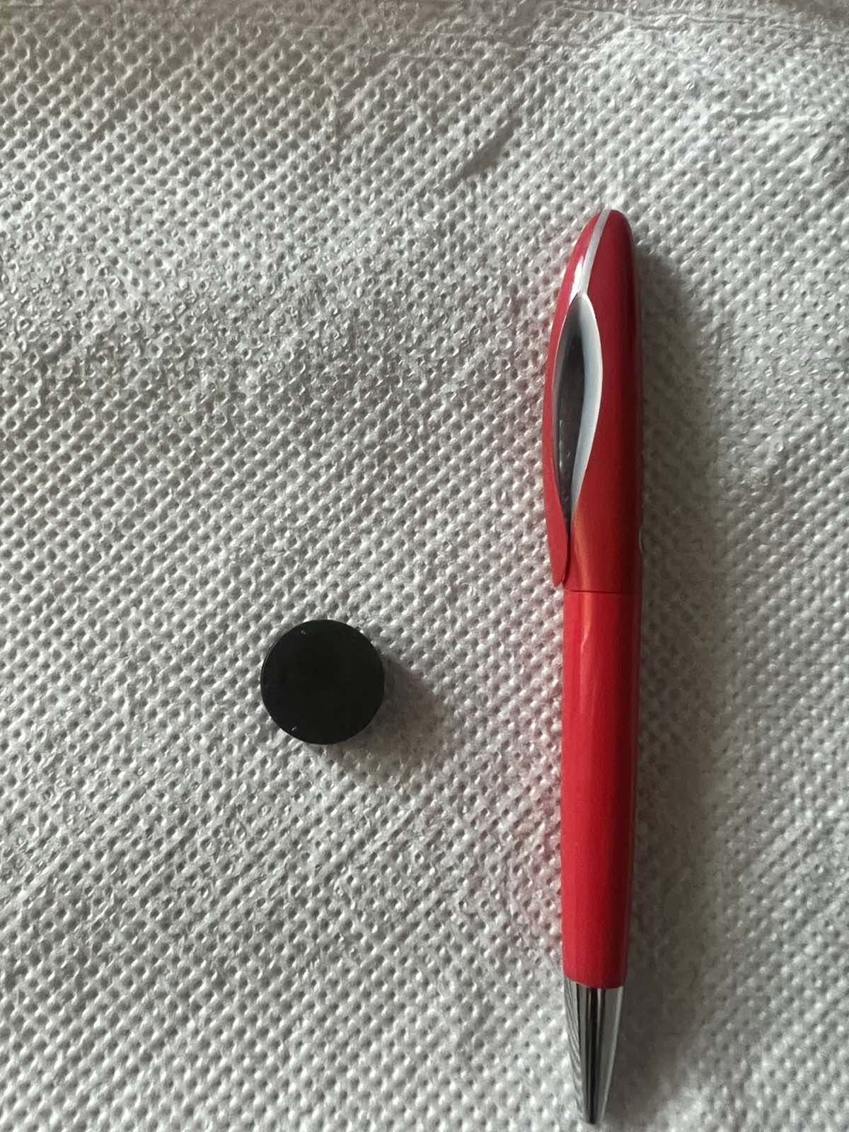 Під вагою шлунок опустився: у Львові дівчинка з'їла величезні магніти (фото)