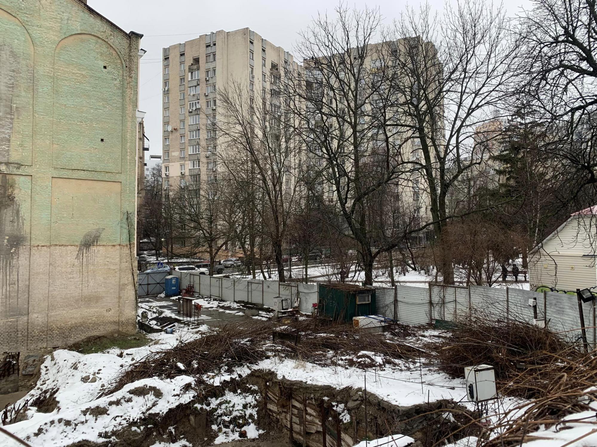Активисты протестовали 12 лет. В Киеве начали еще одно скандальное строительство (фото)