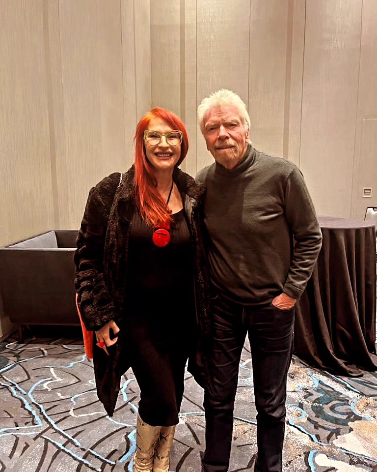 Українка першою вирушить у космос з Virgin Galactic: що про неї відомо (фото)