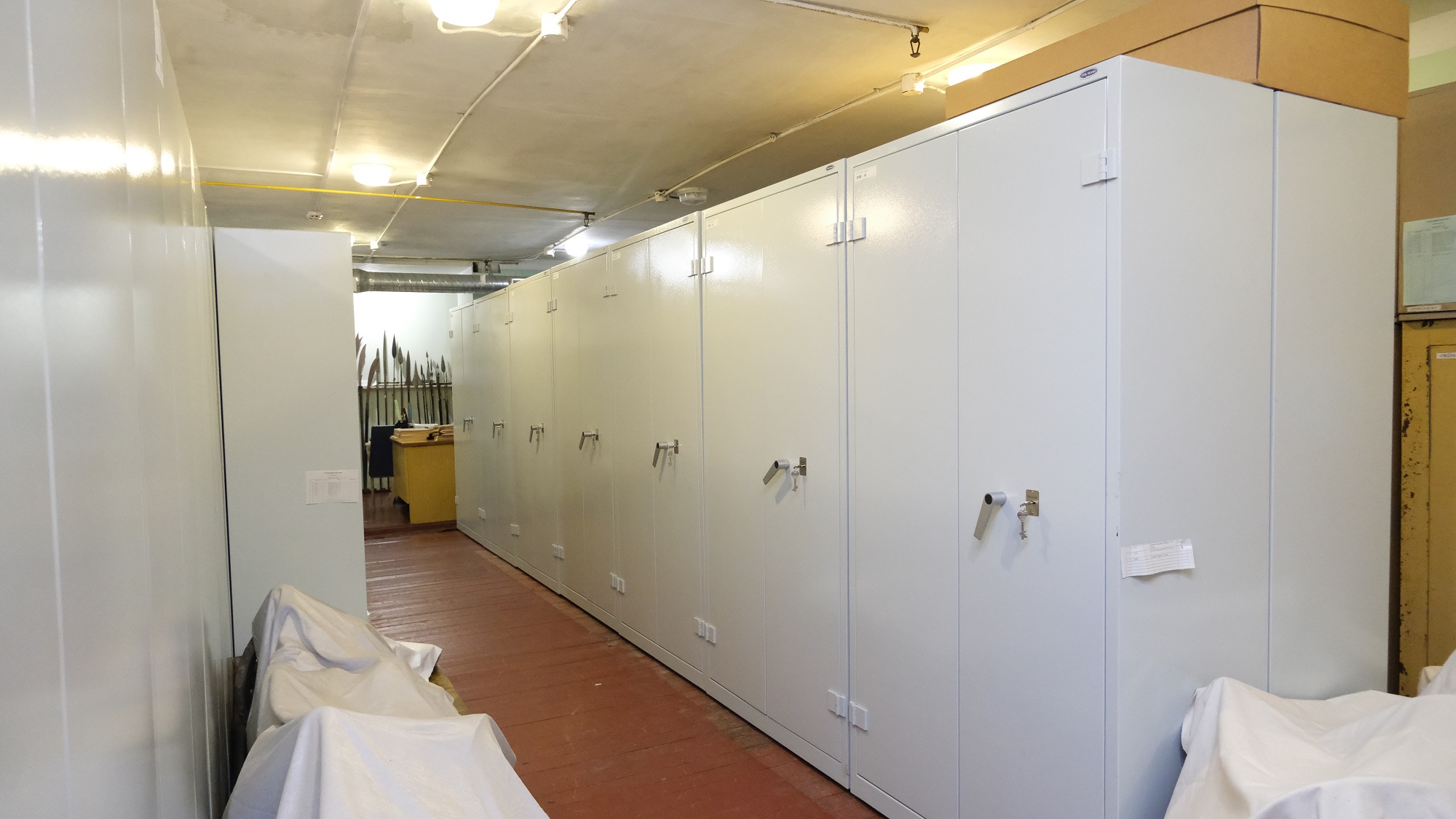 Национальный музей истории Украины показал, как во время войны хранит ценные экспонаты (фото)