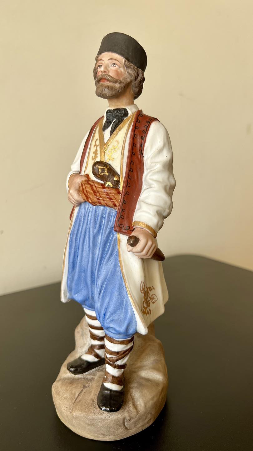 Из Украины пытались вывезти редкие фарфоровые реликвии XIX века (фото)