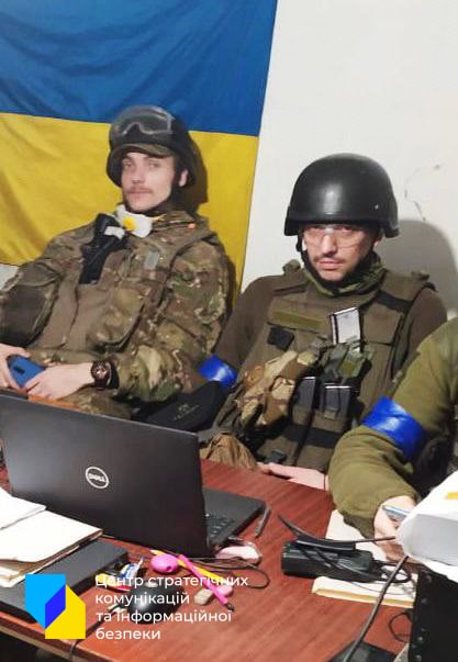 Измучены и уставшие, но непокоренные и непобедимые: посмотрите на эти лица защитников Мариуполя!