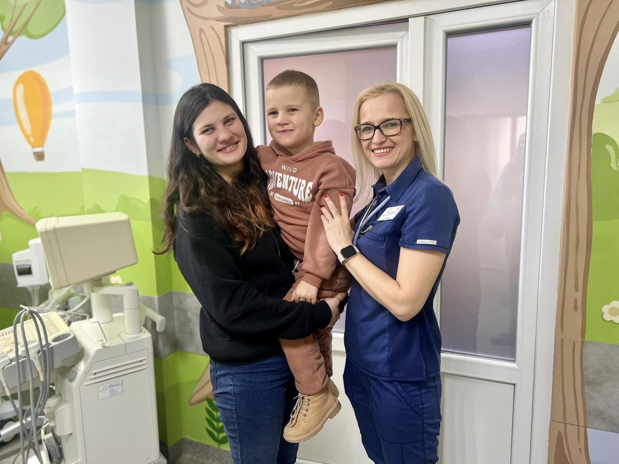 Не міг повноцінно розмовляти, їсти та пити: у Львові врятували 5-річного сина військового