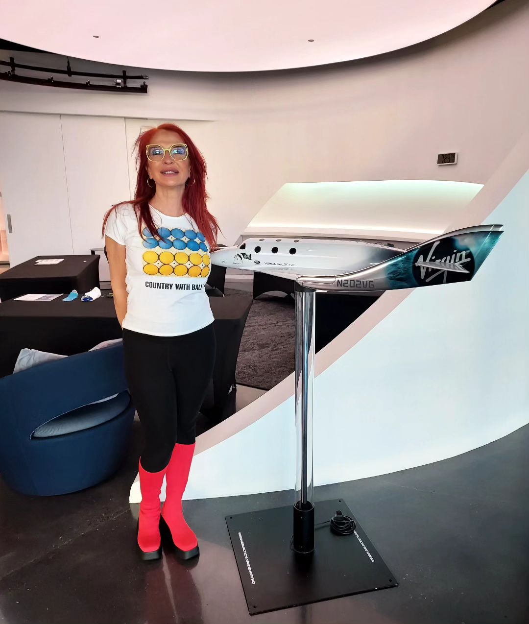 Українка першою вирушить у космос з Virgin Galactic: що про неї відомо (фото)